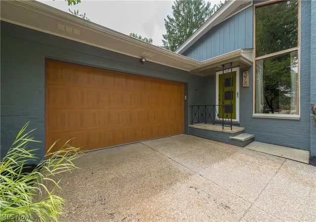 Photo 3 of Single family home for sale at 374 Bradley Rd, Bay Village, OH 44140 | MLS# 5236652 | Listing updated on 2026-08-26