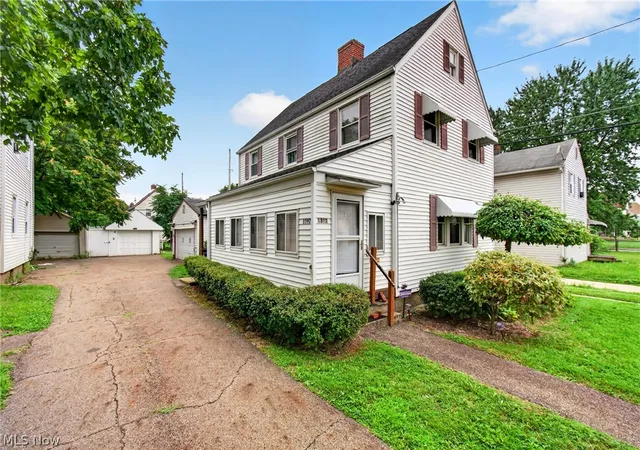 Photo 3 of Sale Pending at 1392 Maryland Ave Sw, Canton, OH 44710 | MLS# 5236505 | Listing updated on 2026-08-29