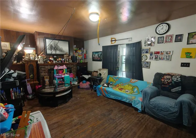 Photo 3 of Single family home for sale at 1135 Oak Ave Nw, Canton, OH 44708 | MLS# 5236889 | Listing updated on 2026-08-27