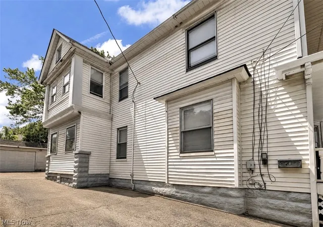Listing Photo 4 - Condo for sale in building located at 6734 Baxter Ave, Cleveland, OH 44105