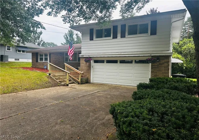 Photo 2 of Sale Pending at 182 Wayne Ave, Akron, OH 44301 | MLS# 5236905 | Listing updated on 2026-08-21