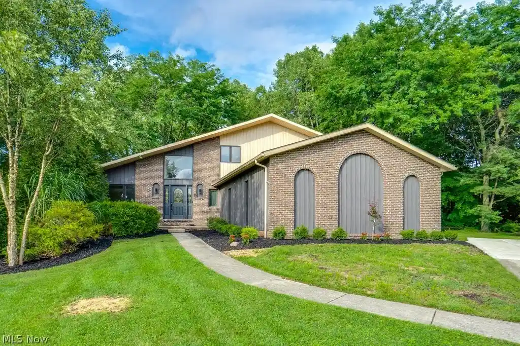 Single family home for sale at 4100 Bunker Ct, North Royalton, OH 44133 | MLS# 5236254
