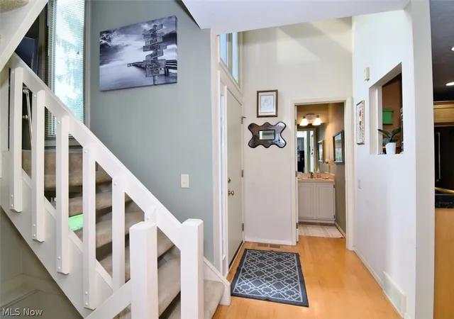 Listing Photo 3 - Condo for sale in building located at 10 Windrush, Beachwood, OH 44122