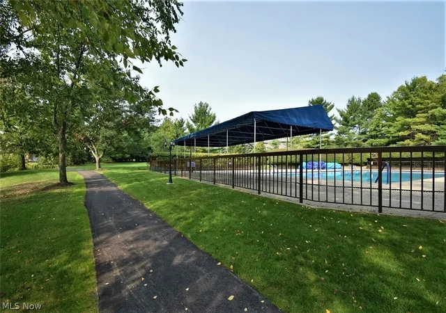 Listing Photo 2 - Condo for sale in building located at 10 Windrush, Beachwood, OH 44122 - Unit #