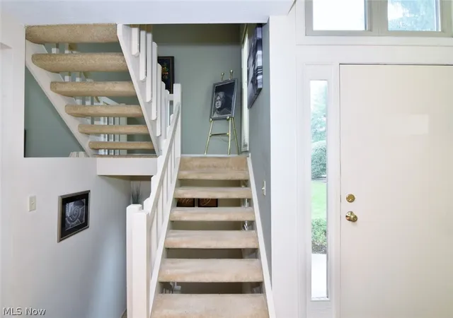 Listing Photo 4 - Condo for sale in building located at 10 Windrush, Beachwood, OH 44122