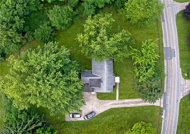 Photo 3 of Single family home for sale at 27304 White Rd, Willoughby Hills, OH 44092 | MLS# 5236850 | Listing updated on 2026-09-25