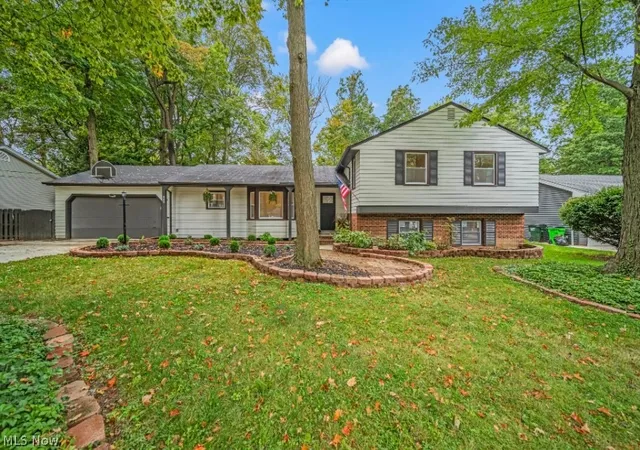 Photo 2 of Single family home for sale at 1066 Eastlawn Dr, Cleveland, OH 44143 | MLS# 5236897 | Listing updated on 2026-08-22