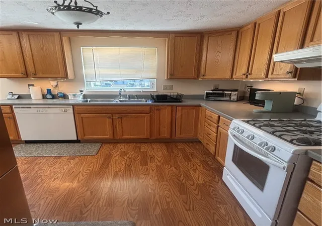 Photo 2 of Single family home for sale at 1302 Huntington Ct, Youngstown, OH 44512 | MLS# 5236846 | Listing updated on 2026-08-18