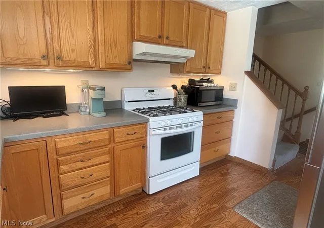 Photo 3 of Single family home for sale at 1302 Huntington Ct, Youngstown, OH 44512 | MLS# 5236846 | Listing updated on 2026-08-18