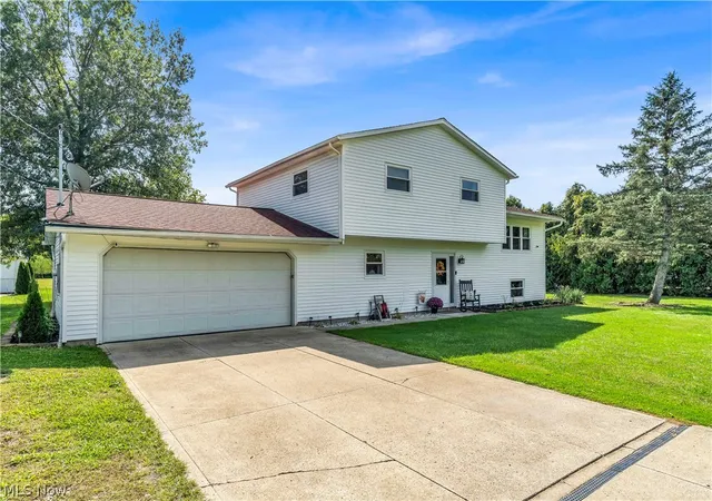 Photo 3 of Single family home for sale at 22551 Indian Holw Rd, Wellington, OH 44090 | MLS# 5236955 | Listing updated on 2026-10-03