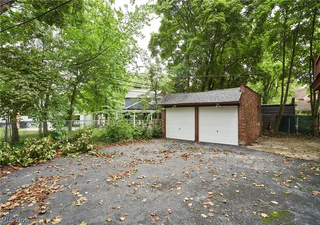 Listing Photo 2 - Condo for sale in building located at 3454 Ingleside Rd, Shaker Heights, OH 44122 - Unit #