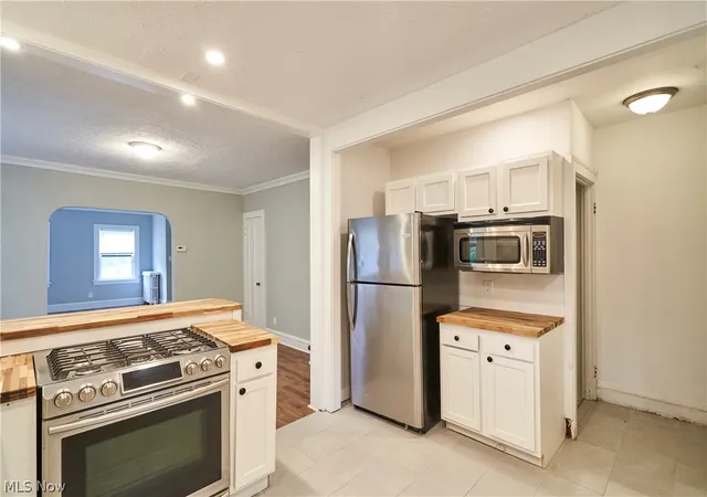 Listing Photo 4 - Condo for sale in building located at 3454 Ingleside Rd, Shaker Heights, OH 44122