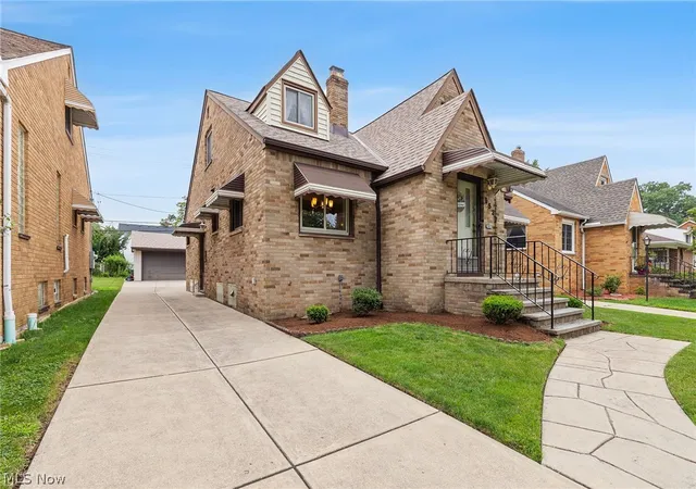 Photo 2 of Sale Pending at 9537 Elsmere Dr, Cleveland, OH 44130 | MLS# 5236912 | Listing updated on 2026-08-23