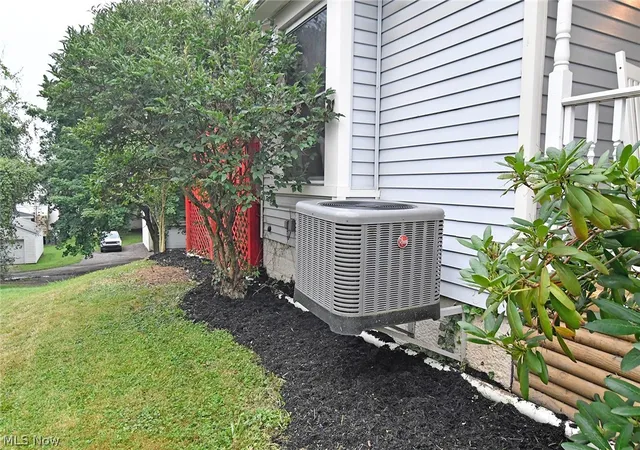 Photo 3 of Sale Pending at 8 Greenbriar Ave, Rittman, OH 44270 | MLS# 5236883 | Listing updated on 2026-09-21