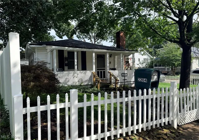 Photo 13 of Single family home for sale at 2204 Mock Dr, Zanesville, OH 43701 | MLS# 5236948 | Listing updated on 2026-08-23