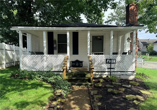 Photo 1 of Single family home for sale at 2204 Mock Dr, Zanesville, OH 43701 | MLS# 5236948 | Listing updated on 2026-08-23