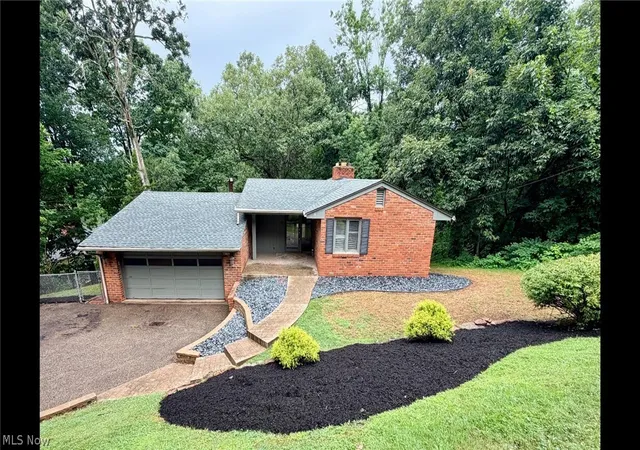 2nd image of 132 Hillcrest Dr, Marietta, OH 45750 | MLS# 5236925