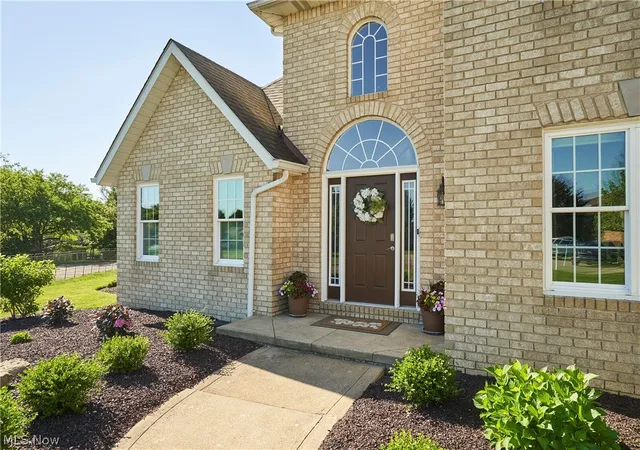 Photo 2 of Sale Pending at 7950 Loriwood Cir Nw, Massillon, OH 44646 | MLS# 5237090 | Listing updated on 2026-08-19