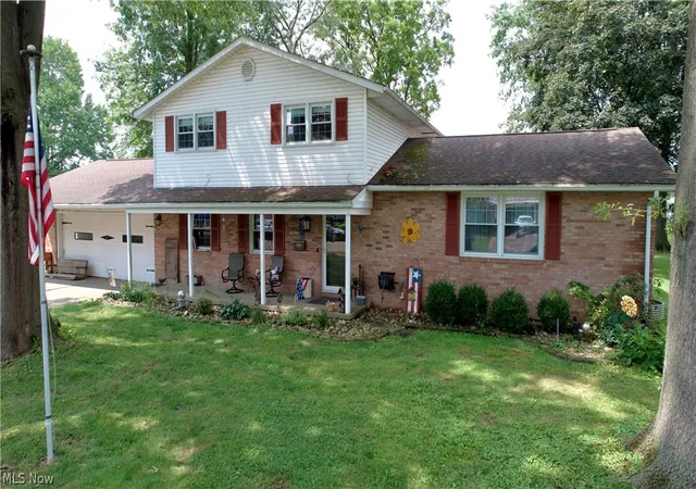 Photo 2 of Single family home for sale at 1282 Independence Cir Se, New Philadelphia, OH 44663 | MLS# 5237081 | Listing updated on 2026-08-31