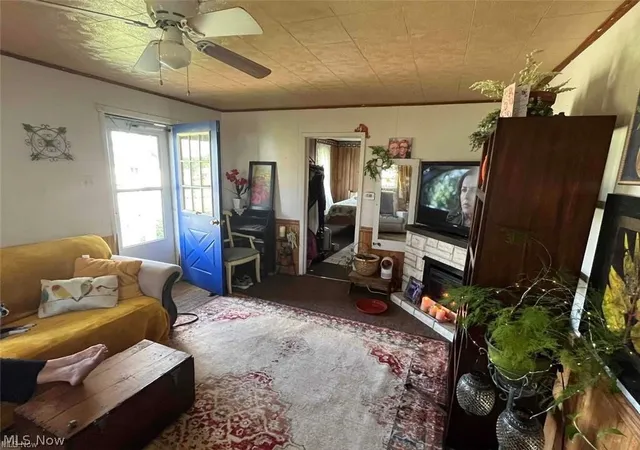 Photo 3 of Single family home for sale at 403 Lee Rd, Follansbee, WV 26037 | MLS# 5235456 | Listing updated on 2026-08-17