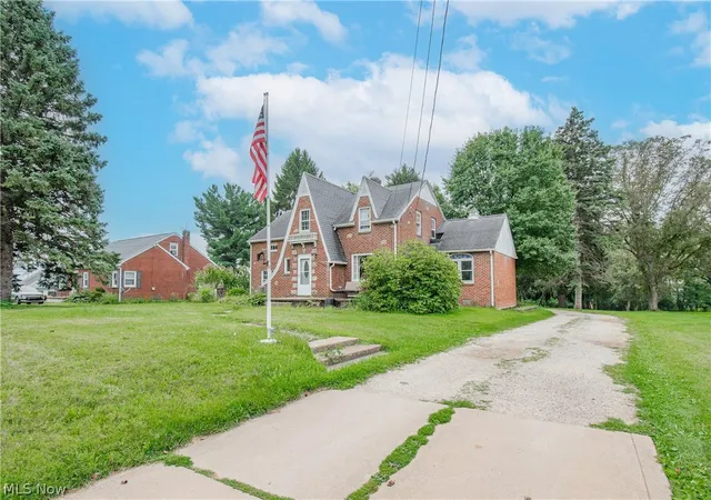 Photo 2 of Single family home for sale at 1410 Schneider St Ne, Canton, OH 44721 | MLS# 5235847 | Listing updated on 2026-08-31