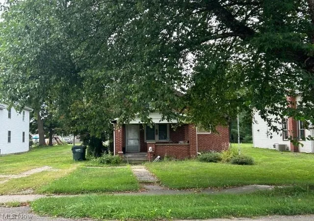 Photo 2 of Sale Pending at 516 Poplar St Sw, Bolivar, OH 44612 | MLS# 5237160 | Listing updated on 2026-08-25