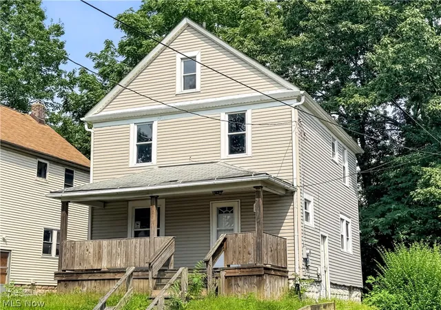 Photo 3 of Single family home for sale at 513 Rentschler St, Akron, OH 44304 | MLS# 5236945 | Listing updated on 2026-10-05