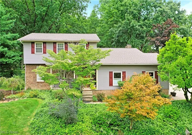 Photo 3 of Sale Pending at 541 Stoneybrook Ln, Canfield, OH 44406 | MLS# 5236556 | Listing updated on 2026-08-24