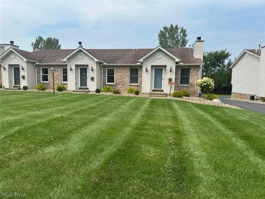 Listing Photo 1 - Condo for sale in 840 W Park Ave located at 840 W Park Ave, Hubbard, OH 44425 - Unit 840 W Park Ave