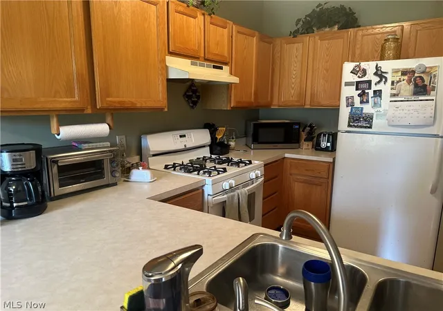 Listing Photo 5 - Condo for sale in building located at 840 W Park Ave, Hubbard, OH 44425