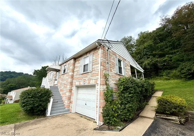 Photo 2 of Single family home for sale at 4166 Cross Crk Rd, Wellsburg, WV 26070 | MLS# 5236759 | Listing updated on 2026-08-17