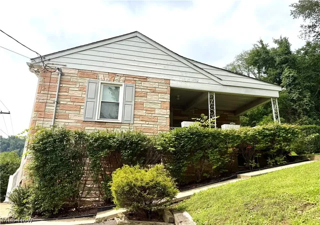 Photo 3 of Single family home for sale at 4166 Cross Crk Rd, Wellsburg, WV 26070 | MLS# 5236759 | Listing updated on 2026-08-17
