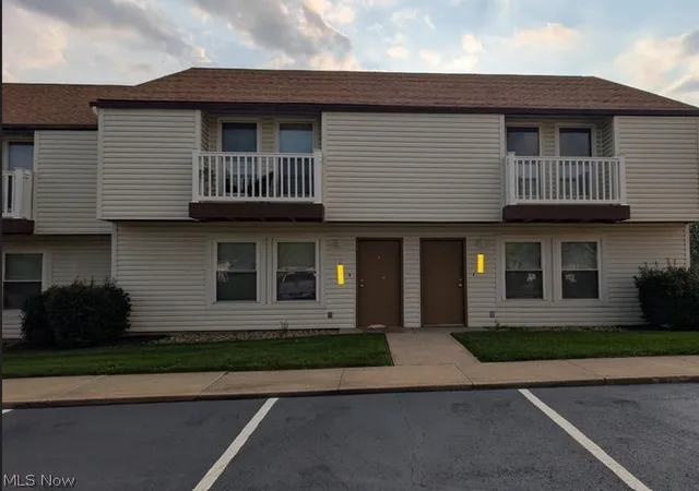 Photo 2 of Townhouse for sale at 1539 Whitehall Blvd, Kent, OH 44240 | MLS# 5236787 | Listing updated on 2026-09-25