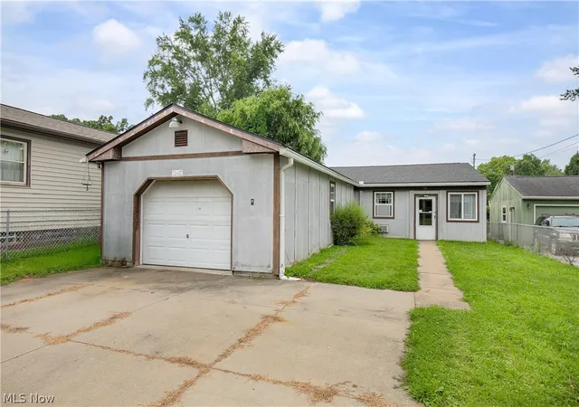 Photo 3 of Single family home for sale at 1276 Prospect St, Barberton, OH 44203 | MLS# 5237041 | Listing updated on 2026-08-27