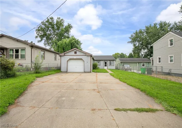 Photo 3 of Single family home for sale at 1276 Prospect St, Barberton, OH 44203 | MLS# 5237041 | Listing updated on 2026-08-27