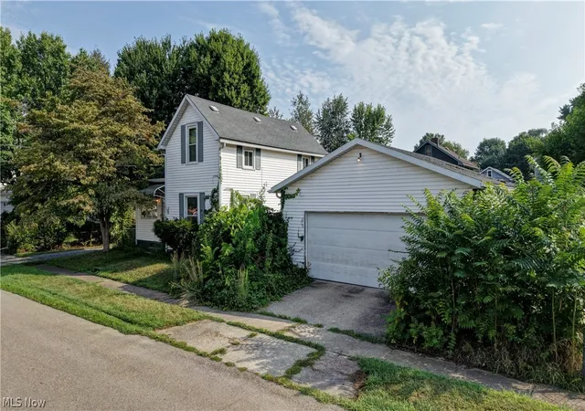 Photo 3 of Sale Pending at 117 Margaret St, Dover, OH 44622 | MLS# 5237336 | Listing updated on 2026-09-15