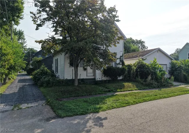 Photo 3 of Sale Pending at 117 Margaret St, Dover, OH 44622 | MLS# 5237336 | Listing updated on 2026-09-15