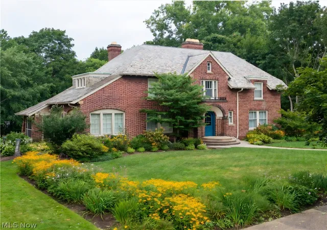 Photo 1 of Sale Pending at 276 S Rose Blvd, Akron, OH 44313 | MLS# 5237233 | Listing updated on 2026-08-21