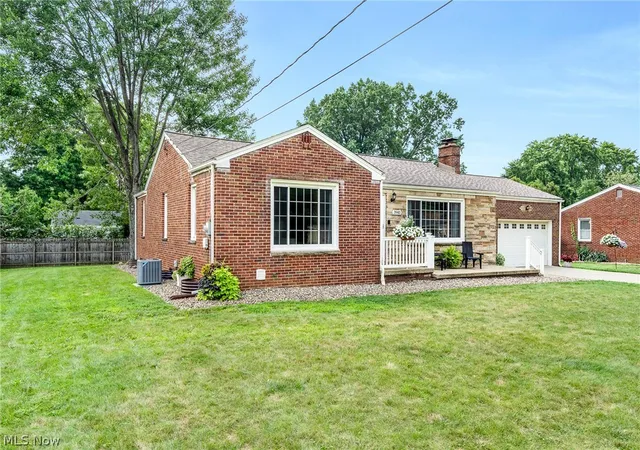 Photo 2 of Sale Pending at 3940 Shelby Rd, Youngstown, OH 44511 | MLS# 5237236 | Listing updated on 2026-08-20