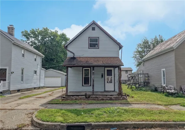 Photo 2 of Single family home for sale at 411 5th Street Nw, New Philadelphia, OH 44663 | MLS# 5237351 | Listing updated on 2026-08-18