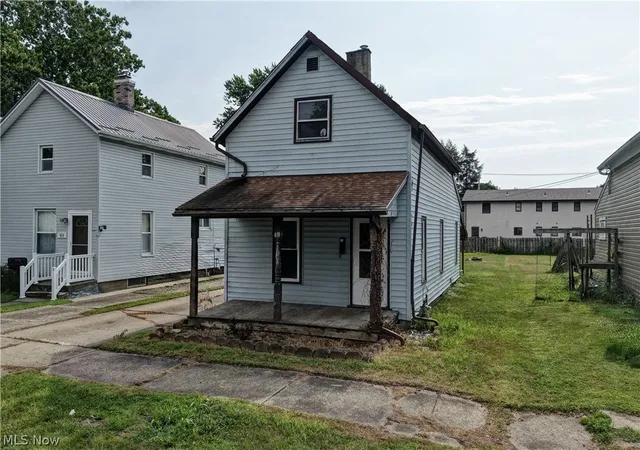 Photo 3 of Single family home for sale at 411 5th Street Nw, New Philadelphia, OH 44663 | MLS# 5237351 | Listing updated on 2026-08-18