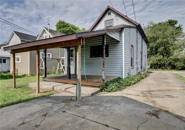 Photo 4 of Single family home for sale at 411 5th Street NW, New Philadelphia, OH 44663 | MLS# 5237351 | Listing updated on 2026-08-18