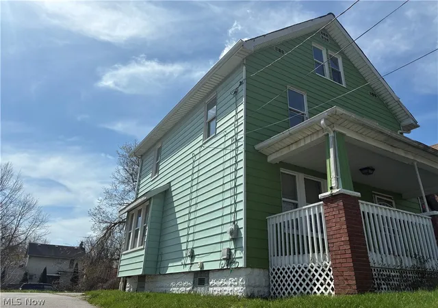 Photo 3 of Single family home for sale at 436 Lovisa St, Akron, OH 44311 | MLS# 5236119 | Listing updated on 2026-08-18