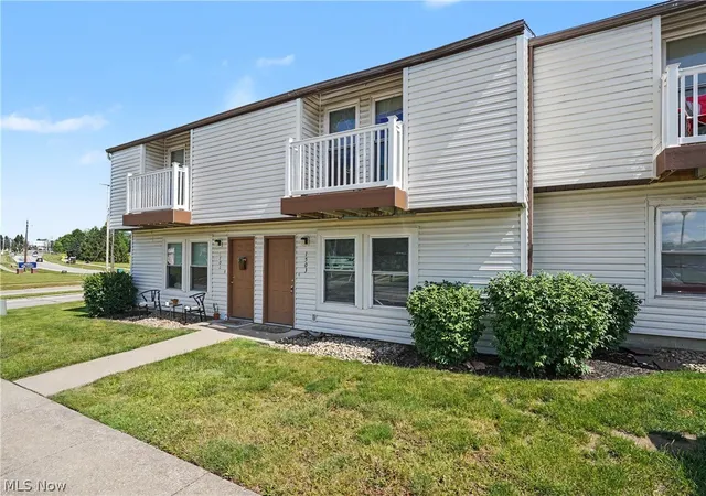 Photo 3 of Sale Pending at 1501 Whitehall Blvd, Kent, OH 44240 | MLS# 5234683 | Listing updated on 2026-08-19