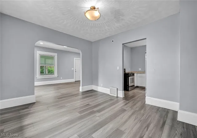 Photo 4 of Single family home for sale at 950 Haynes St, Akron, OH 44307 | MLS# 5237370 | Listing updated on 2026-08-28