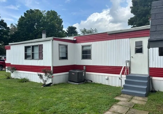Photo 4 of Single family home for sale at 230 Windchaser Ln SE, New Philadelphia, OH 44663 | MLS# 5226295 | Listing updated on 2026-09-24