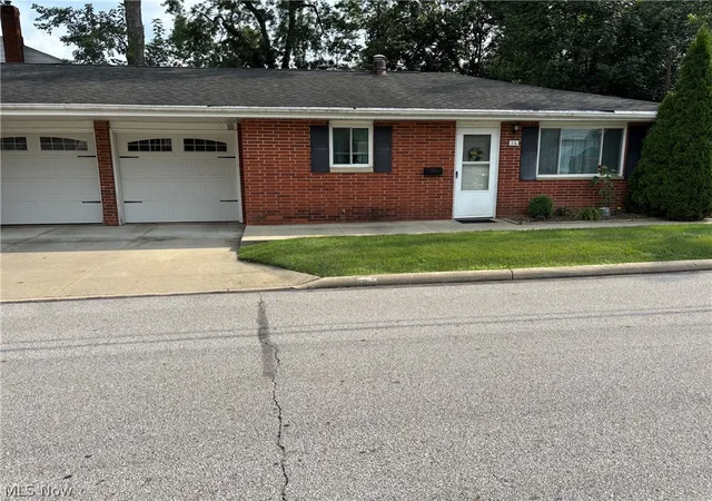 Listing Photo 4 - Condo for sale in building located at 14-16 Moulton Ave, Cuyahoga Falls, OH 44221