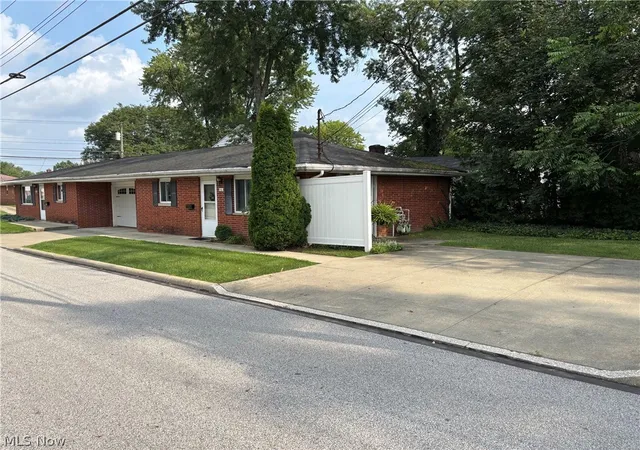 Listing Photo 5 - Condo for sale in building located at 14-16 Moulton Ave, Cuyahoga Falls, OH 44221