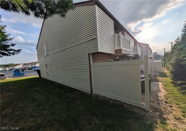 Photo 3 of Condo for sale at 1511 Whitehall Blvd, Kent, OH 44240 | MLS# 5234714 | Listing updated on 2026-09-25