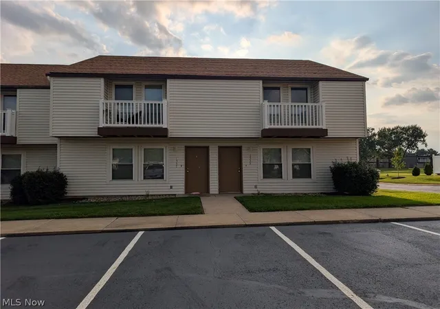 Photo 3 of Condo for sale at 1537 Whitehall Blvd, Kent, OH 44240 | MLS# 5234777 | Listing updated on 2026-09-25